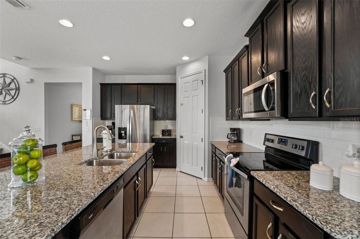 Image No.10-4 Bed Property for sale