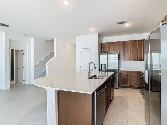 Image No.17-8 Bed Property for sale