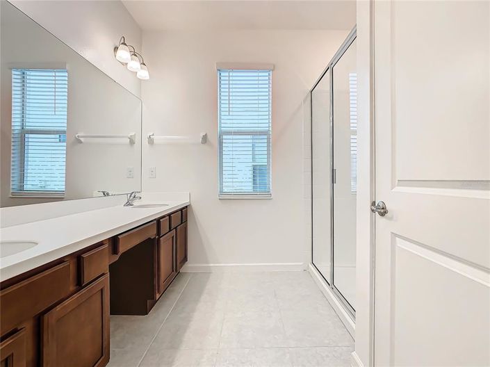 Image No.52-8 Bed Property for sale