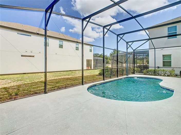 Image No.60-8 Bed Property for sale