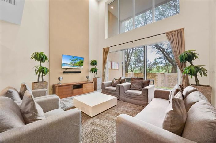 Image No.10-3 Bed Townhouse for sale