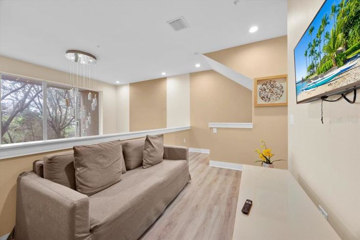 Image No.18-3 Bed Townhouse for sale