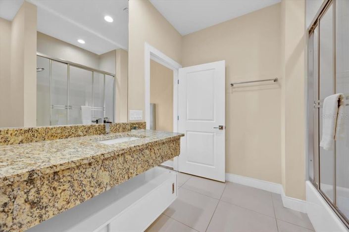 Image No.26-3 Bed Townhouse for sale