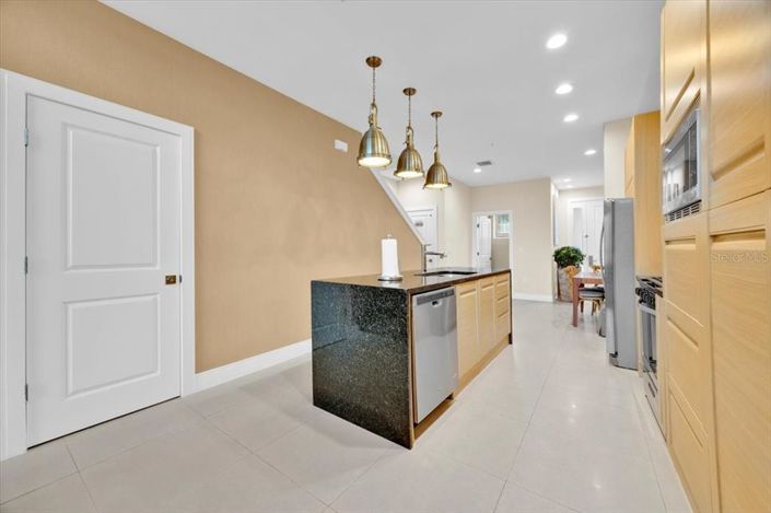 Image No.8-3 Bed Townhouse for sale