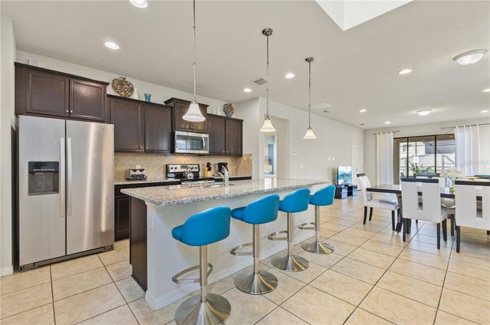 Image No.5-6 Bed Property for sale