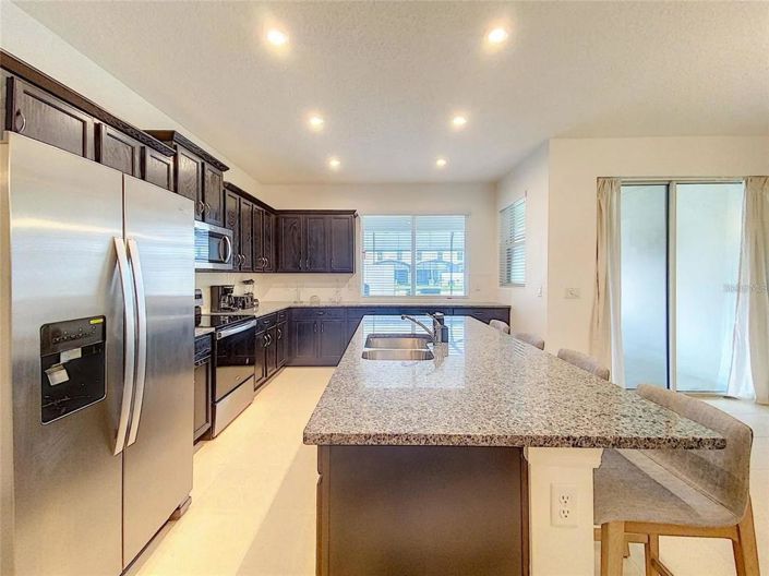 Image No.18-4 Bed Townhouse for sale