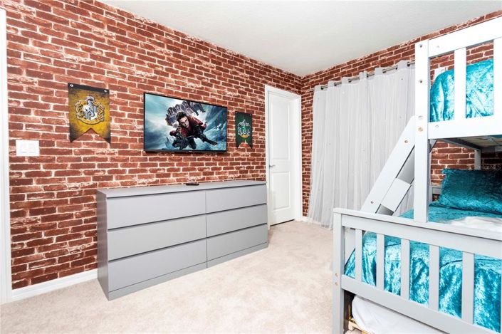 Image No.28-5 Bed Property for sale