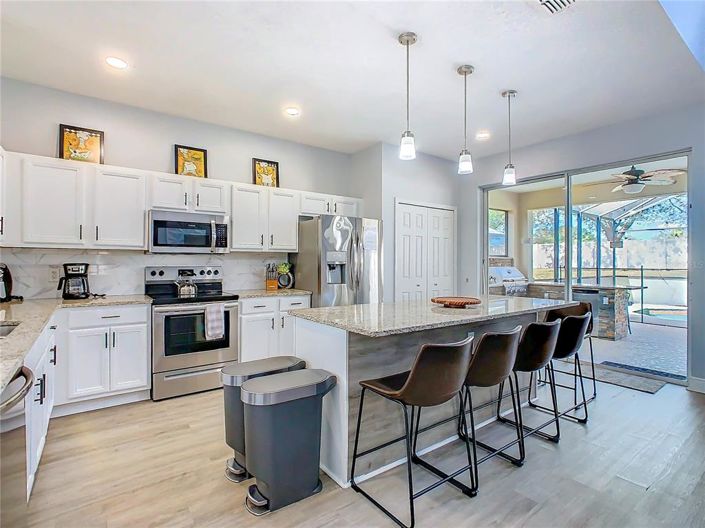 Image No.12-6 Bed Property for sale