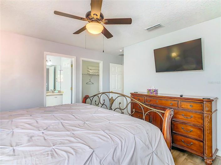 Image No.24-6 Bed Property for sale