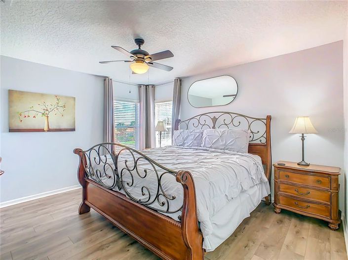 Image No.25-6 Bed Property for sale