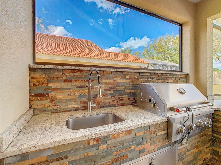 Image No.56-6 Bed Property for sale