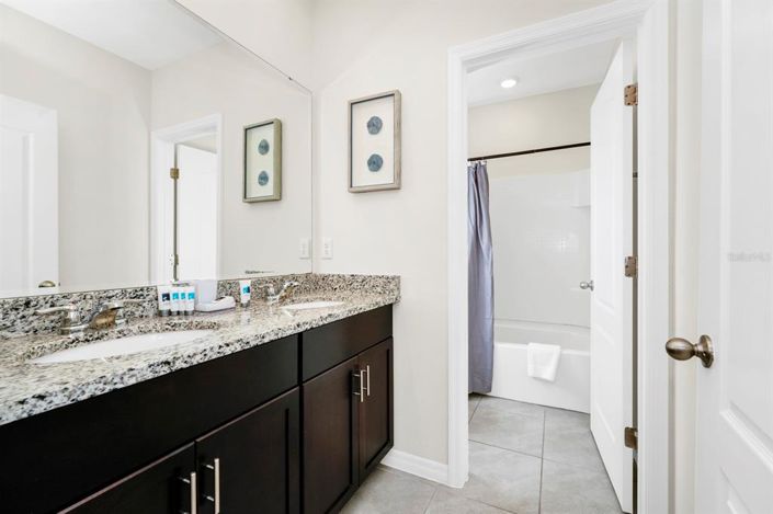 Image No.24-7 Bed Property for sale