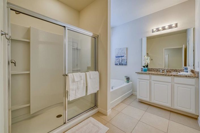 Image No.24-6 Bed Property for sale