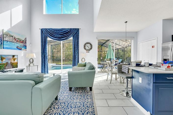 Image No.10-6 Bed Property for sale