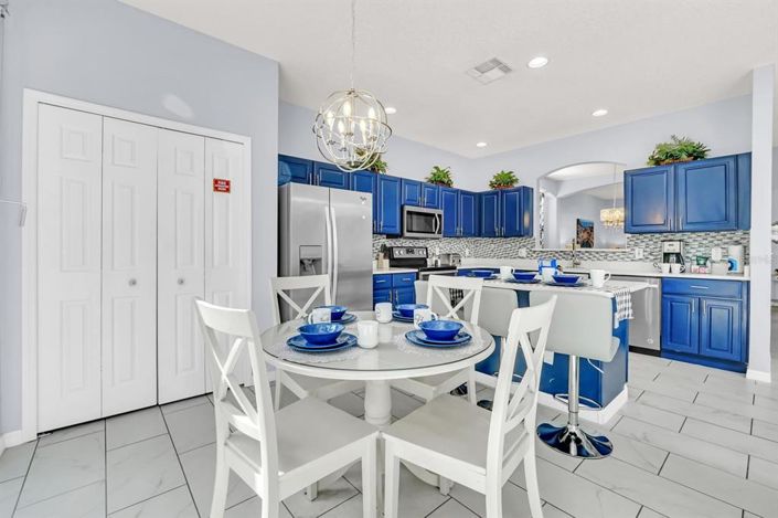 Image No.20-6 Bed Property for sale