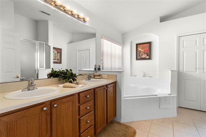 Image No.29-4 Bed Property for sale