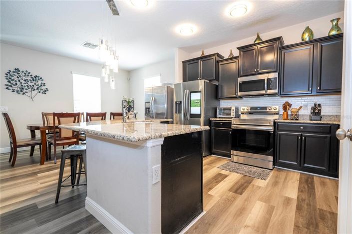 Image No.17-7 Bed Property for sale