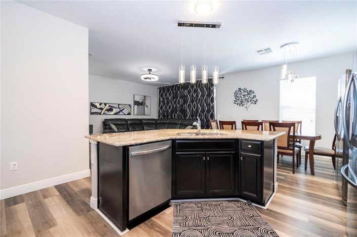 Image No.20-7 Bed Property for sale