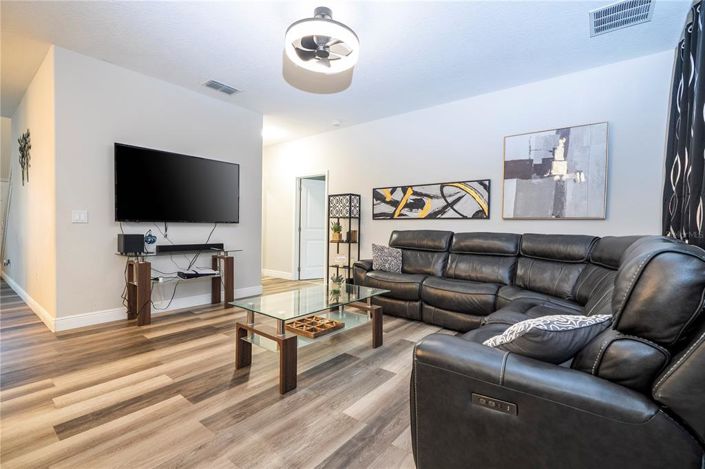 Image No.24-7 Bed Property for sale