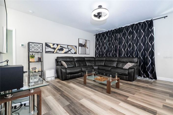 Image No.25-7 Bed Property for sale