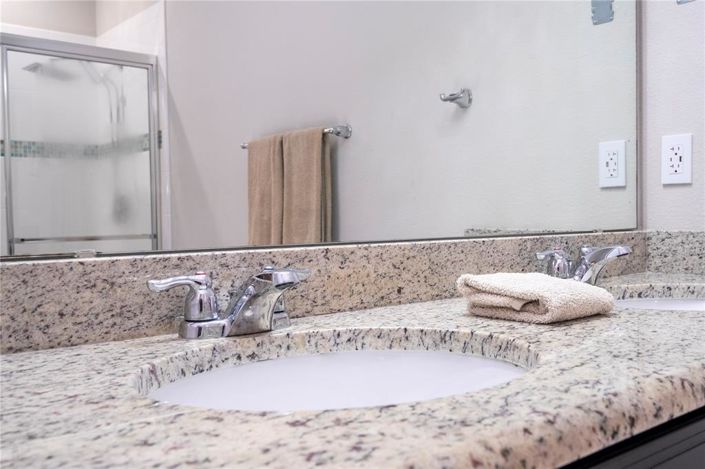 Image No.32-7 Bed Property for sale