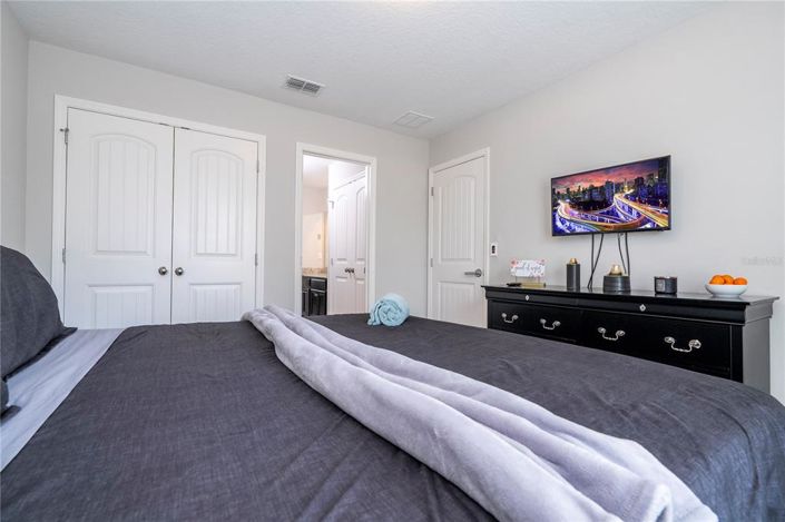 Image No.66-7 Bed Property for sale