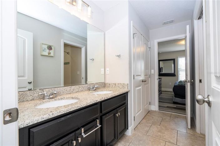 Image No.67-7 Bed Property for sale