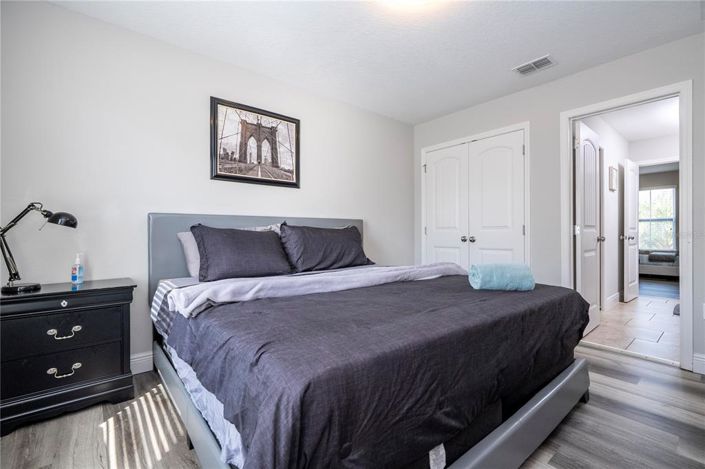 Image No.70-7 Bed Property for sale