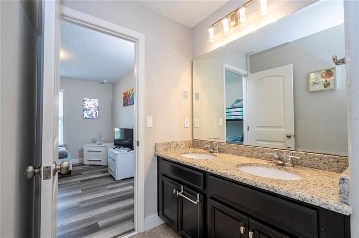 Image No.72-7 Bed Property for sale