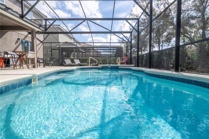 Image No.85-7 Bed Property for sale