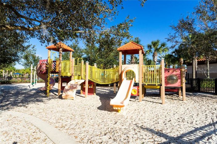 Image No.98-7 Bed Property for sale