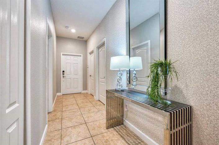 Image No.11-5 Bed Townhouse for sale