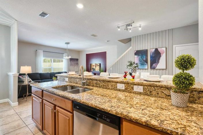 Image No.8-5 Bed Townhouse for sale