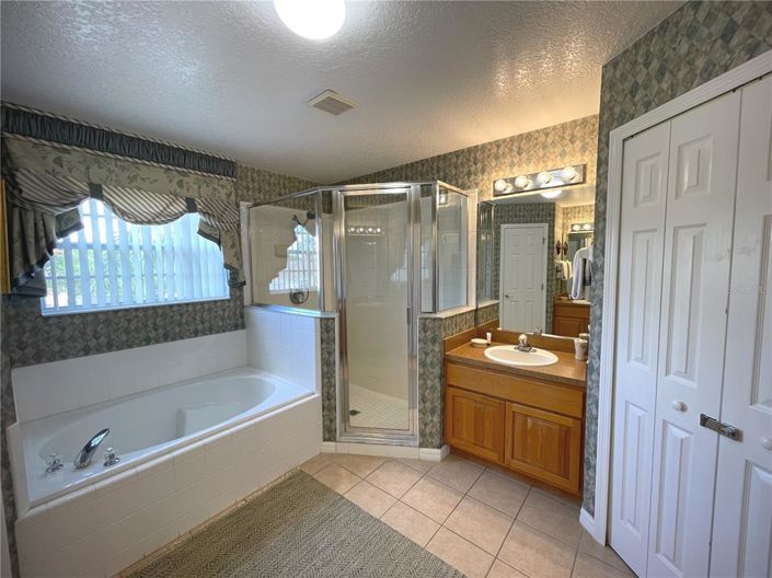 Image No.33-5 Bed Property for sale