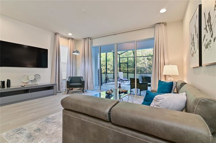 Image No.17-4 Bed Townhouse for sale