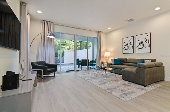 Image No.27-4 Bed Townhouse for sale