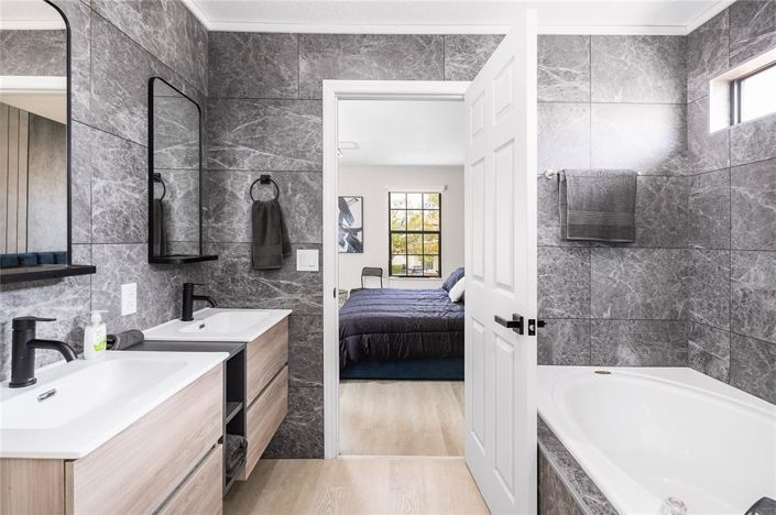 Image No.20-4 Bed Property for sale