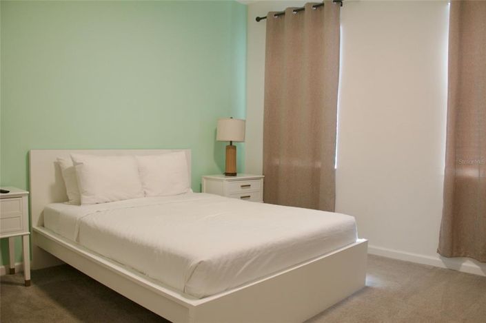 Image No.10-8 Bed Property for sale