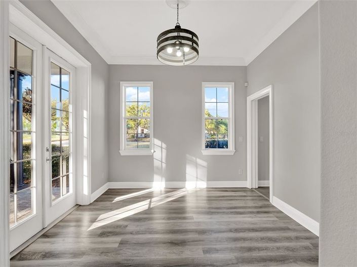 Image No.12-6 Bed Property for sale