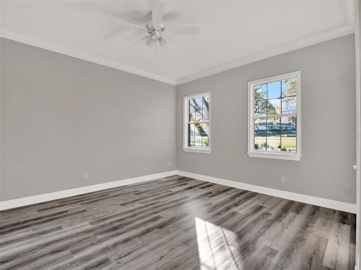 Image No.15-6 Bed Property for sale