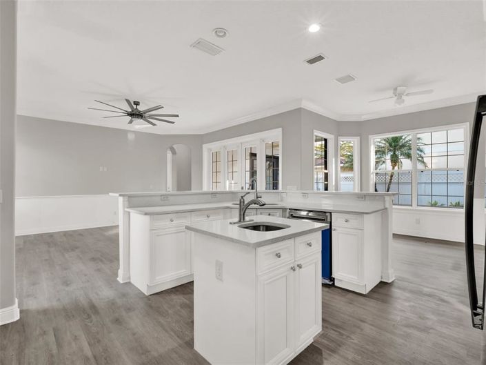 Image No.17-6 Bed Property for sale