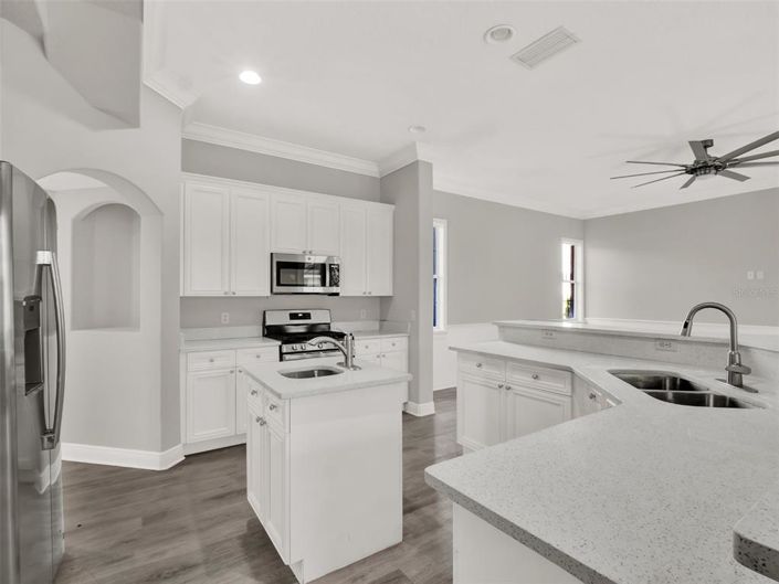 Image No.18-6 Bed Property for sale