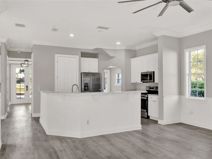 Image No.20-6 Bed Property for sale