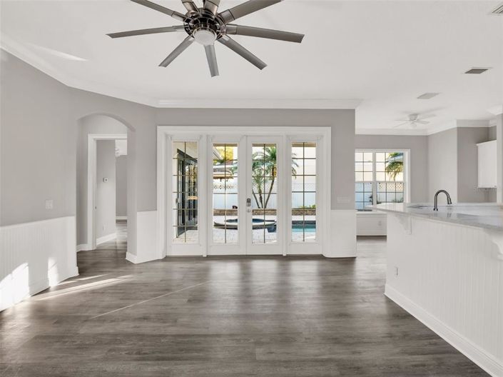 Image No.23-6 Bed Property for sale