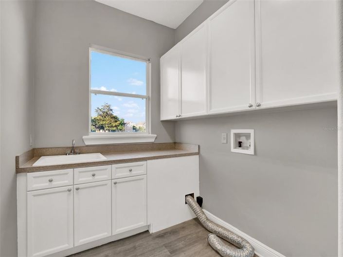 Image No.26-6 Bed Property for sale