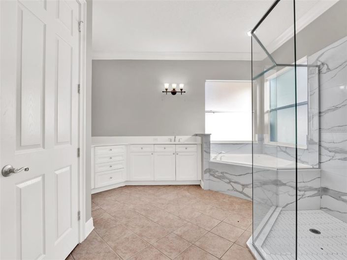 Image No.30-6 Bed Property for sale