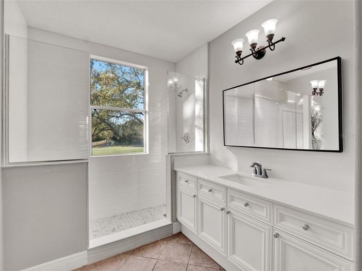 Image No.43-6 Bed Property for sale