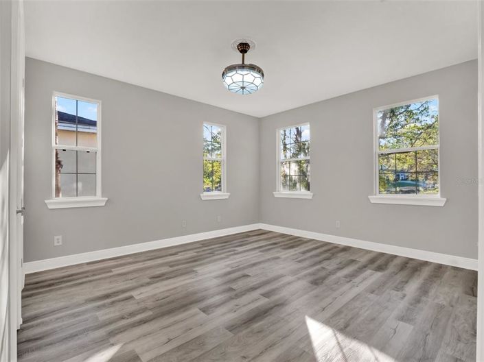 Image No.44-6 Bed Property for sale