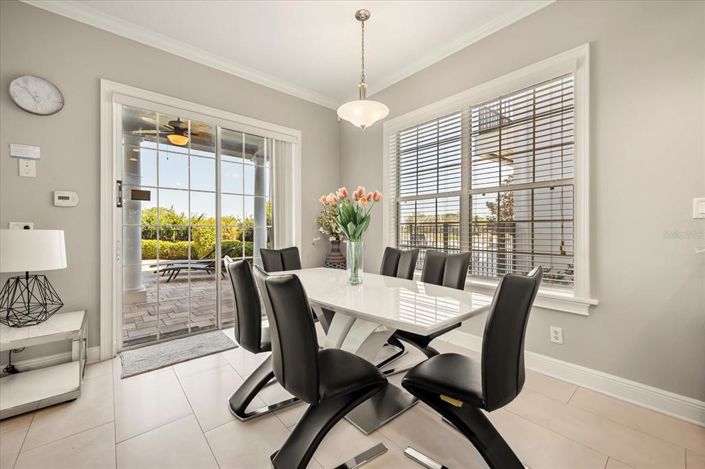 Image No.12-5 Bed Property for sale