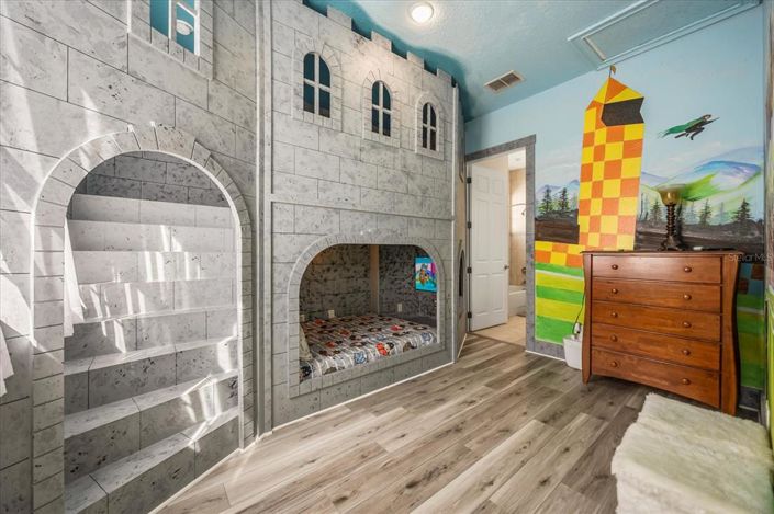 Image No.19-5 Bed Property for sale